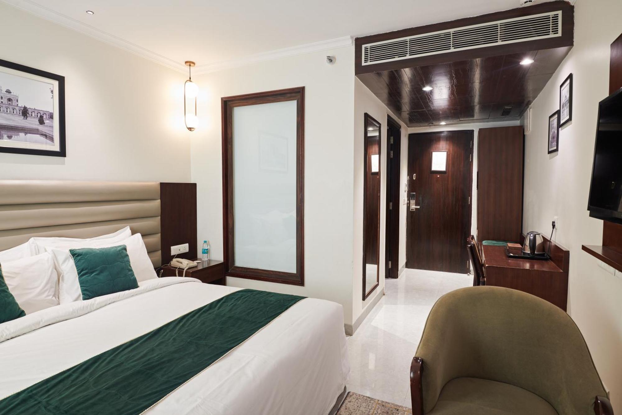 Deventure Sarovar Portico Patel Nagar นิวเดลี ภายนอก รูปภาพ