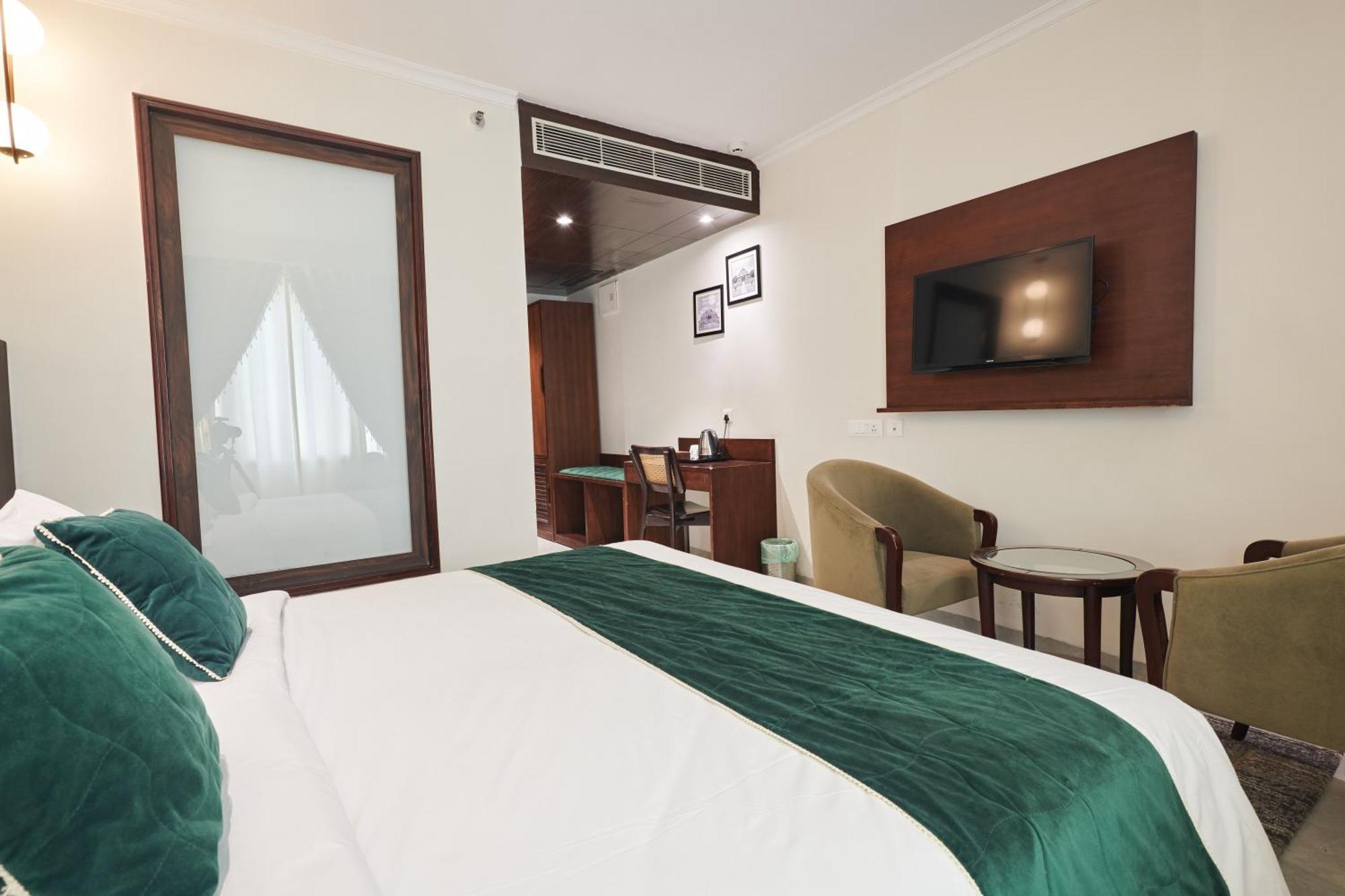 Deventure Sarovar Portico Patel Nagar นิวเดลี ภายนอก รูปภาพ