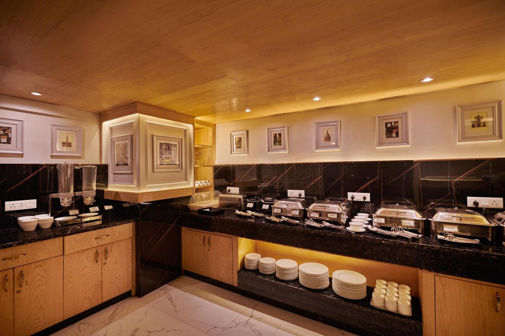 Deventure Sarovar Portico Patel Nagar นิวเดลี ภายนอก รูปภาพ